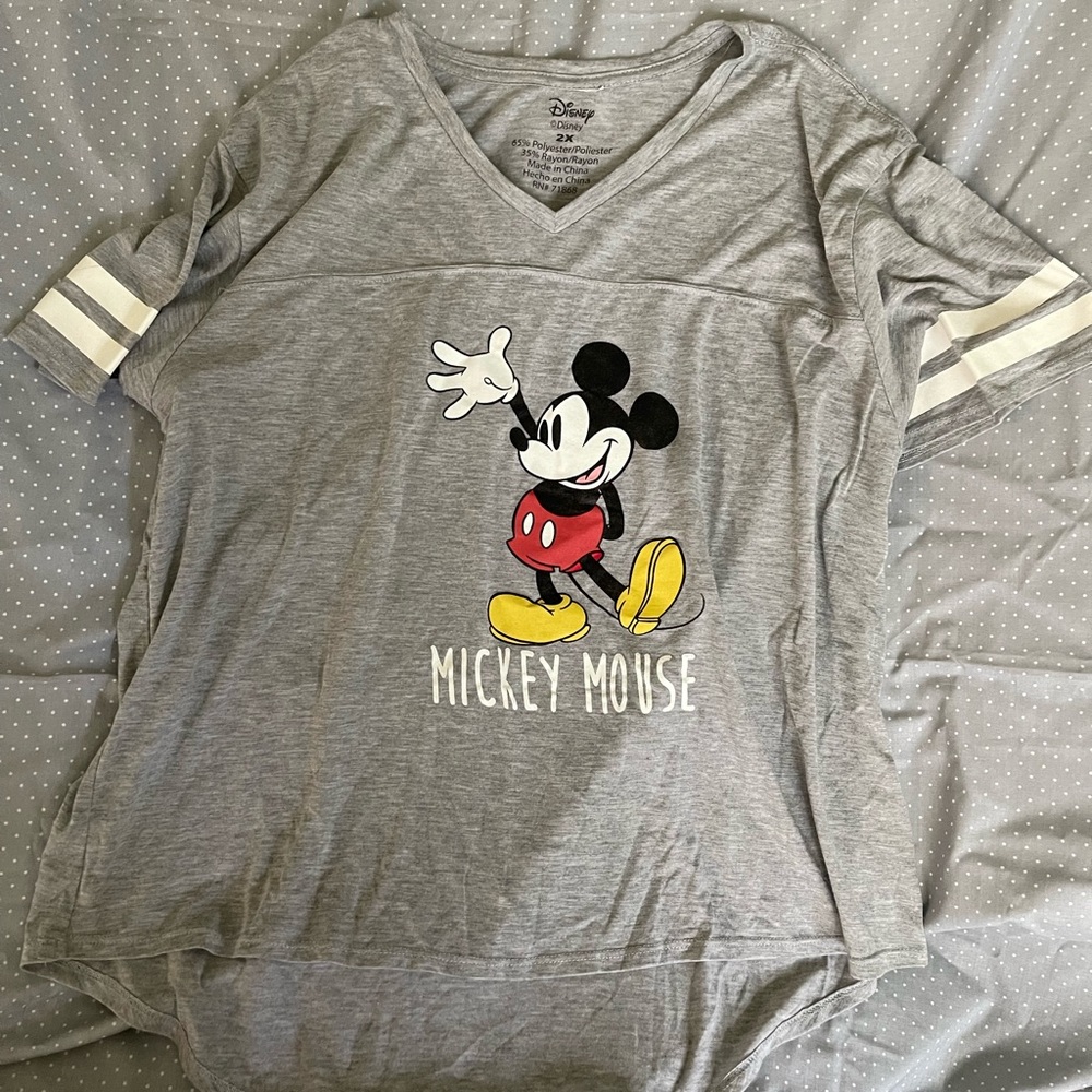Disney Mickey Mouse 2X V-neck T-shirt